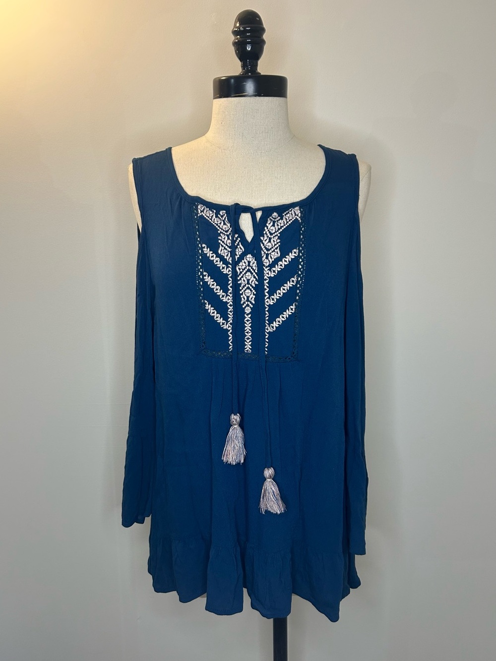 Knox Rose Blue Boho Embroidered Cold Shoulder Peasant Top Tassels Womens L